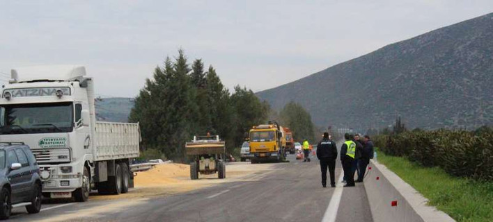Κλειστή η εθνική Αθηνών-Λαμίας για 7 ώρες -Ανατράπηκε νταλίκα