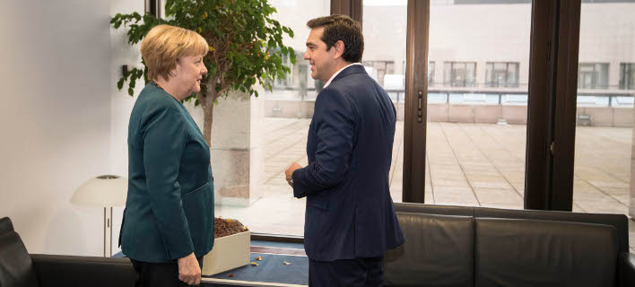 SZ: Τσίπρας και Μέρκελ θα συνομιλούν χωρίς αποτέλεσμα μέχρι να αδειάσουν τα ταμεία στην Ελλάδα