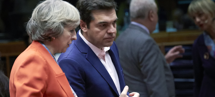 FT: Ο Τσίπρας έκανε μόδα την «Kolotoumba», μπορεί να τον μιμηθεί η Μέι στο Brexit;