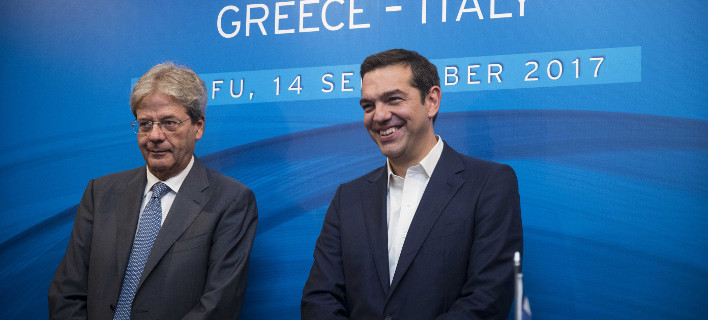 Ο Αλέξης Τσίπρας με τον Ιταλό πρωθυπουργό. ΦΩΤΟΓΡΑΦΙΑ: EUROKINISSI / ΓΡ. ΤΥΠΟΥ ΠΡΩΘΥΠΟΥΡΓΟΥ/ ANDREA BONETTI