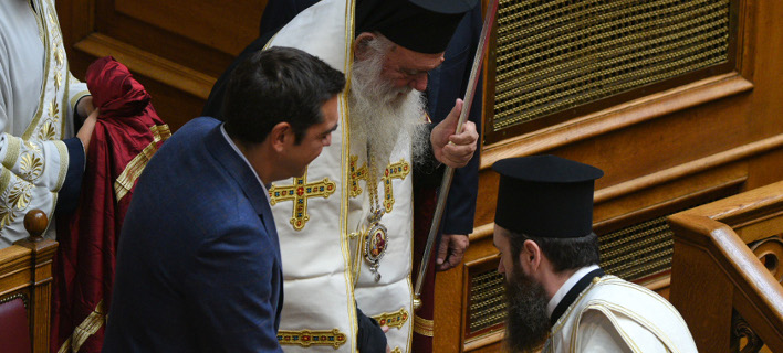 Μαξίμου σε Εκκλησία για τη διόρθωση φύλου: Σεβαστές οι απόψεις σας