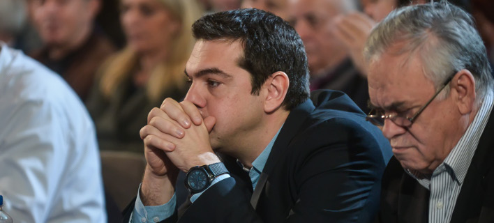Ο Τσίπρας αναζητά χρήματα και ο ΣΥΡΙΖΑ τον τραβάει από το μανίκι