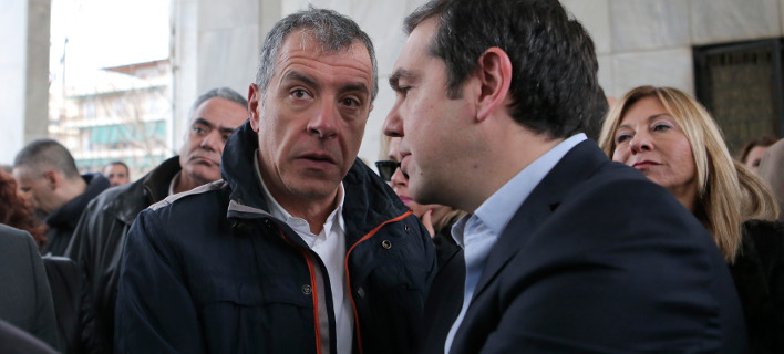 Το φλερτ Τσίπρα-Θεοδωράκη προκαλεί... σενάρια /Φωτογραφία: Intime news