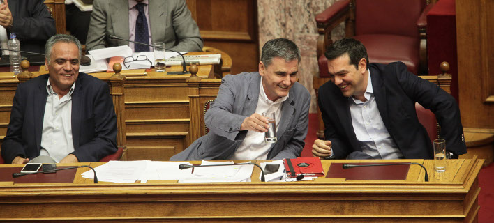 Το παρασκήνιο του υπουργικού: «Πινγκ πονγκ» κορυφής ανάμεσα σε Τσίπρα, Τσακαλώτο και Σκουρλέτη