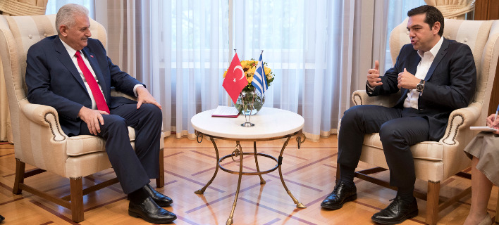 Ο Αλέξης Τσίπρας και ο Τούρκος πρωθυπουργός Γιλντιρίμ (Φωτογραφία αρχείου: ΑΡ)