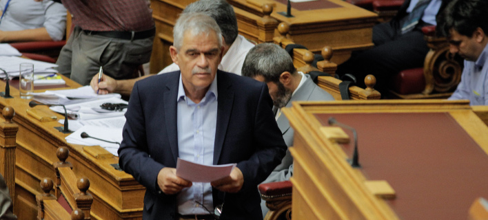 Ο Τόσκας παίρνει πίσω τις... θεωρίες συνωμοσίας: «Απλά προβληματιζόμαστε, φωτιά μεσαίου μεγέθους στον Κάλαμο»