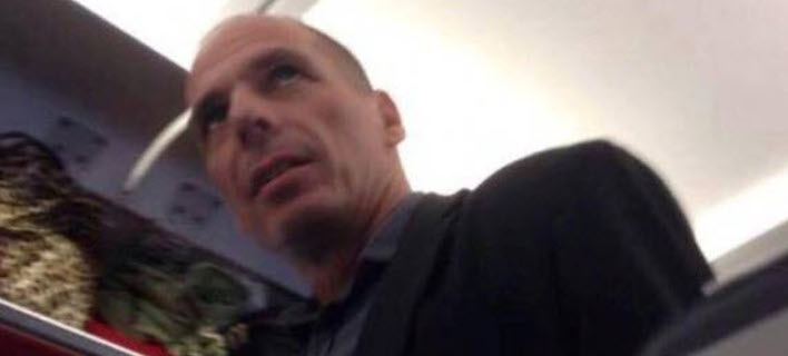 Η συνάντηση Βαρουφάκη-Βελκουλέσκου στη business class θέση για Φρανκφούρτη