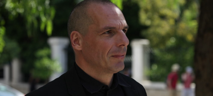 «Λάδι στη φωτιά» από τον Βαρουφάκη: Ο Γιούνκερ ή δεν διάβασε ή ξέχασε το κείμενο που έδωσε στον Τσίπρα