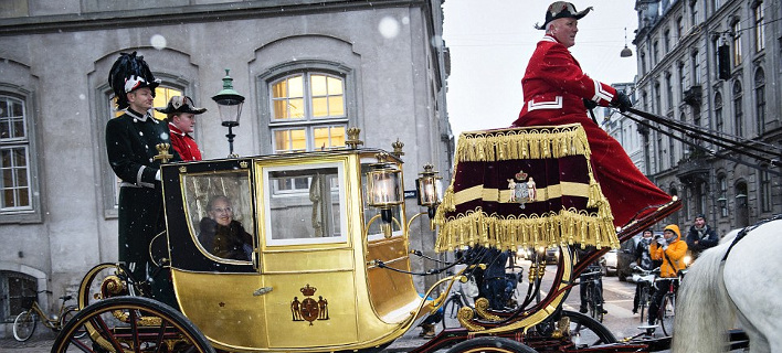 Η χρυσή άμαξα 24 καρατίων της βασίλισσας της Δανίας -Τη χρησιμοποιεί μία φορά το χρόνο [εικόνες]