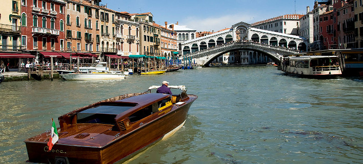 H φημισμένη γέφυρα Rialto στη Βενετία (Φωτογραφία: wikipedia) 