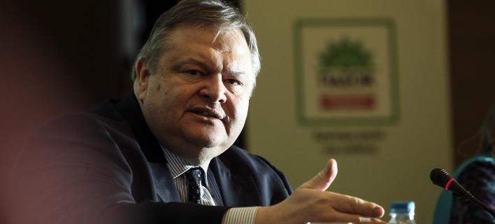 Βενιζέλος: Τραγικό να έχει ανταλλάξει το χρέος με το όνομα της ΠΓΔΜ ο Τσίπρας