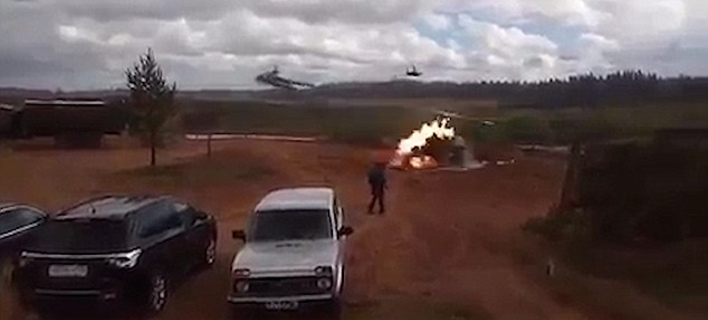Πύραυλοι εκτοξεύονται κατά λάθος από ελικόπτερο κατά τη διάρκεια στρατιωτικών ασκήσεων [βίντεο]