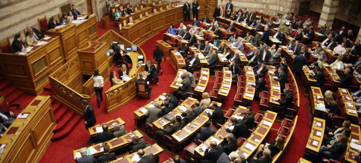 Η τροπολογία για τα ΜΜΕ: Τέσσερις τηλεοπτικές άδειες 10ετους διάρκειας – Ποια τα κριτήρια