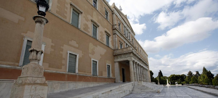 http://www.iefimerida.gr/sites/default/files/styles/708x320/public/vouli-eksw-708.jpg?itok=r3sXhnqC