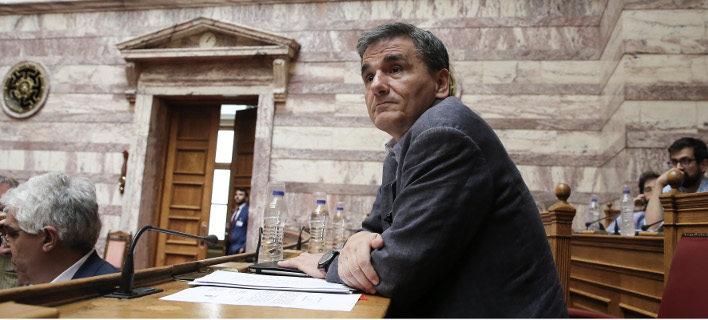 Πώς το ΥΠΟΙΚ ενώ έχει υστέρηση στα έσοδα βγάζει... υπερπλεόνασμα -Στο μικροσκόπιο των Θεσμών ο ΕΦΚΑ