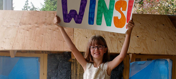 Μια 9χρονη που συγκινεί - Φτιάχνει καταφύγια και καλλιεργεί λαχανικά για άστεγους [εικόνες] 