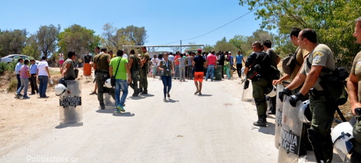 Αστυνομικός τραυματίστηκε από πετροπόλεμο στο hotspot της Χίου -Ξεσηκώθηκαν για το φαγητό οι πρόσφυγες 