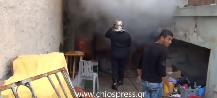 Πυρκαγιά σε χώρο σίτισης προσφύγων στη Χίο [βίντεο]