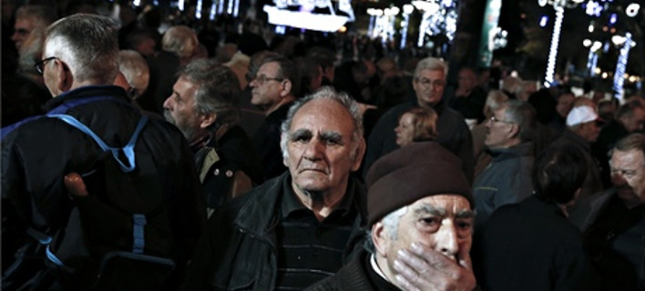 Guardian: 35 ξένοι οικονομολόγοι λένε «ναι» στο κούρεμα του ελληνικού χρέους