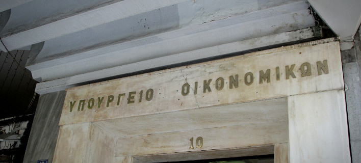 «Φρένο» στις επιστροφές φόρων -Υπεραπόδοση στα έσοδα αλλά συνεχίζεται το «πάγωμα» πληρωμών