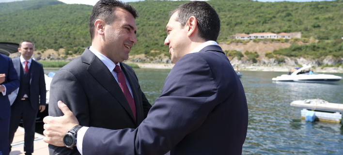 Ο ΖόÏαν Ζάεφ με τον ΑλÎξη ΤσίπÏα (ΦωτογÏαφία:EUROKINISSI/ΓΡΑΦΕΙΟ ΤΥΠΟΥ ΠΡΩΘΥΠΟΥΡΓΟΥ/ANDREA BONETTI)