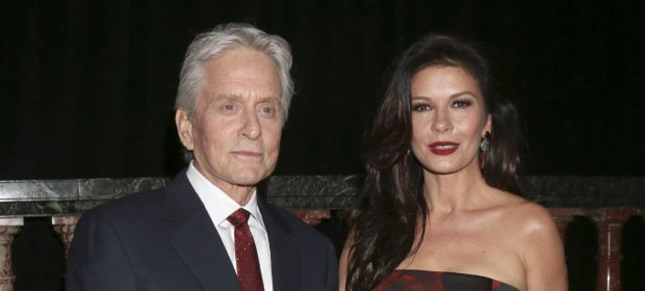 Μάικλ Ντάγκλας: Στο κόκκινο χαλί παρά τις φήμες ότι έχει τρεις μήνες ζωής [εικόνες] 