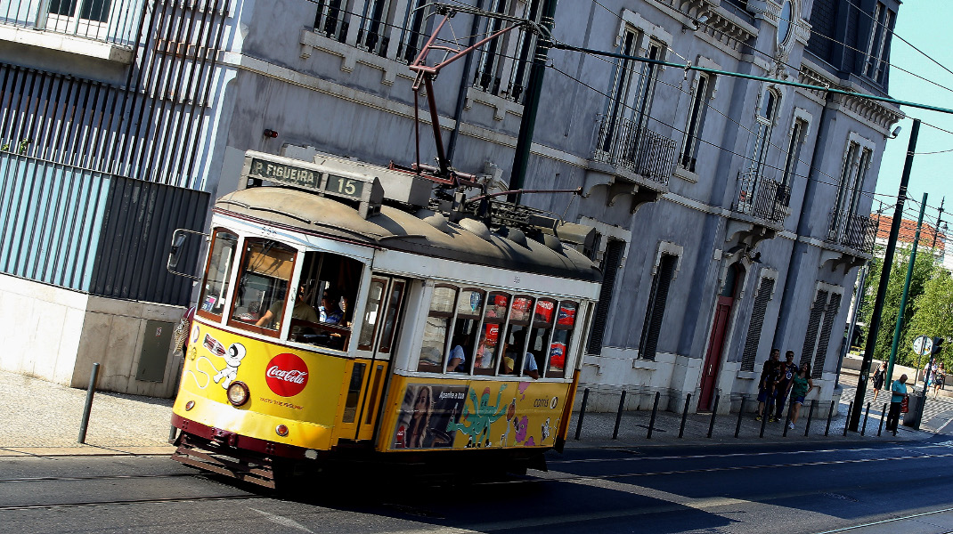 Î£Ï„Î¹Î³Î¼Î­Ï‚ Ï„Î·Ï‚ ÎºÎ±Î¸Î·Î¼ÎµÏÎ¹Î½ÏŒÏ„Î·Ï„Î±Ï‚ ÏƒÏ„Î· Î¼Î±Î³Î¹ÎºÎ® Î›Î¹ÏƒÎ±Î²ÏŒÎ½Î± -Î¦Ï‰Ï„Î¿Î³ÏÎ±Ï†Î¯Î±: Intimenews/Villa Costa