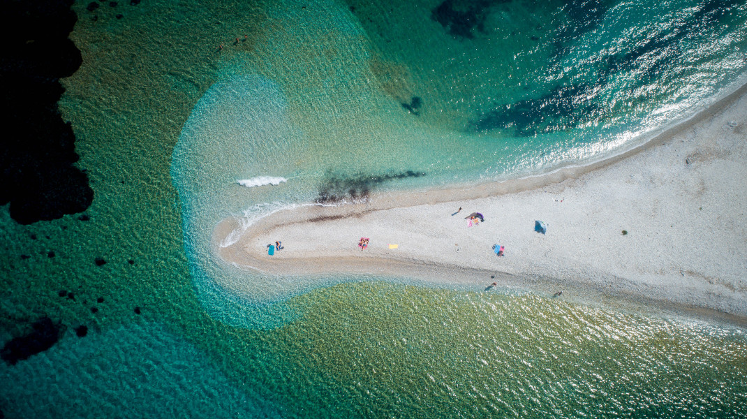 Î— Ï€Î±ÏÎ±Î»Î¯Î± Ï„Î¿Ï… Î‘Î³Î¯Î¿Ï… Î Î±ÏÎ»Î¿Ï… ÏƒÏ„Î·Î½ Î‘Î¼Î¿ÏÎ³ÏŒ -Î¦Ï‰Ï„Î¿Î³ÏÎ±Ï†Î¯Î±: Î‘ÎÎ¤Î©ÎÎ—Î£ ÎÎ™ÎšÎŸÎ›ÎŸÎ ÎŸÎ¥Î›ÎŸÎ£/EUROKINISSI
