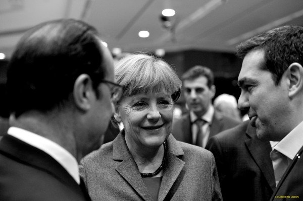 Θερμή χειραψία Τσίπρα-Μέρκελ στη Σύνοδο Κορυφής -Ολος ο διάλογος | iefimerida.gr 1
