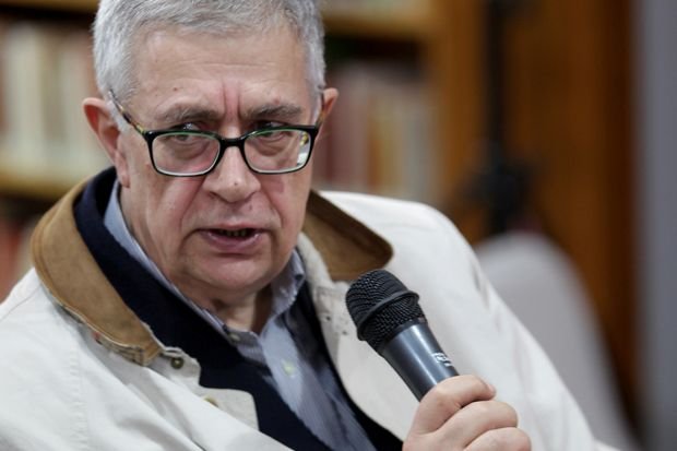 Ο Κώστας Ζουράρις ίδρυσε φαν κλαμπ... Βαρουφάκη | iefimerida.gr 0