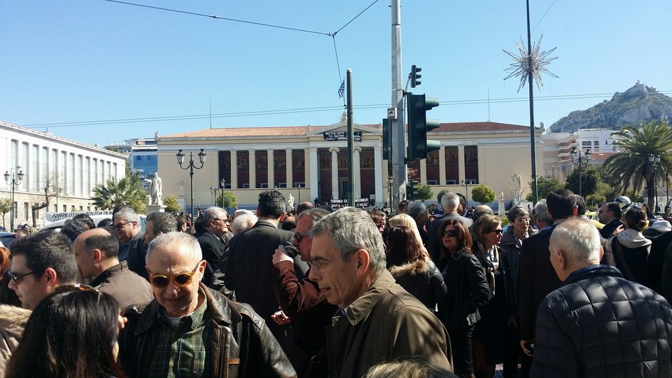 Οι αντιεξουσιαστές έφτασαν στη Βουλή -Κύμα καταλήψεων σε όλη την Ελλαδα | iefimerida.gr 7