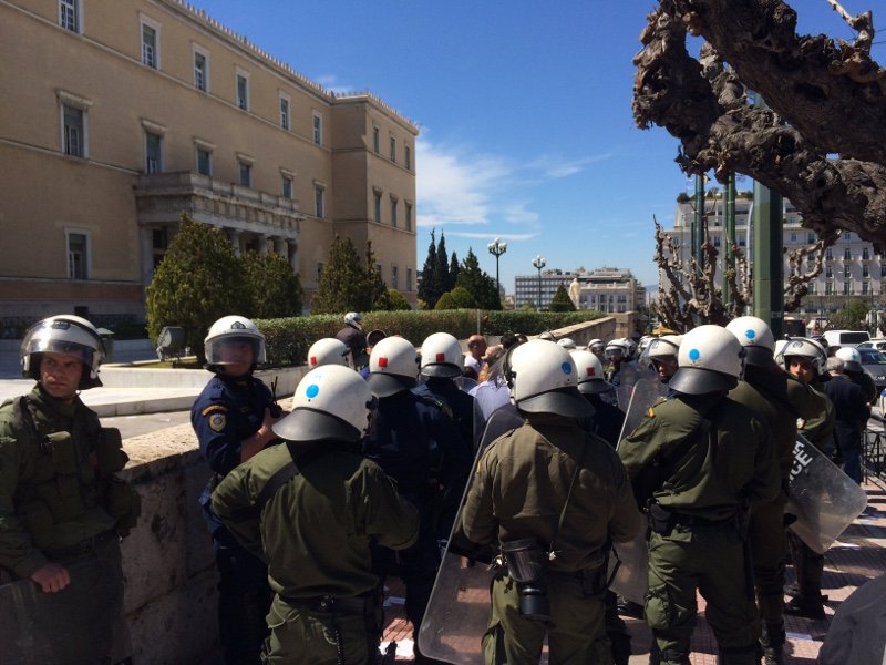 Οι αντιεξουσιαστές έφτασαν στη Βουλή -Κύμα καταλήψεων σε όλη την Ελλαδα | iefimerida.gr 3