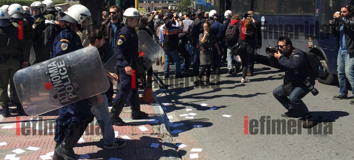 Οι αντιεξουσιαστές έφτασαν στη Βουλή -Κύμα καταλήψεων σε όλη την Ελλαδα | iefimerida.gr 4