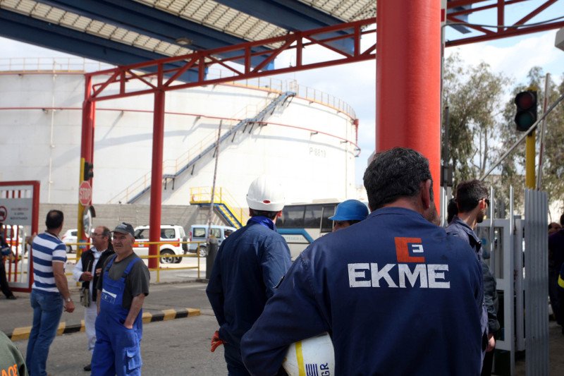 Νέες εικόνες και βίντεο από τη φωτιά στα διυλιστήρια στον Ασπρόπυργο | iefimerida.gr 6