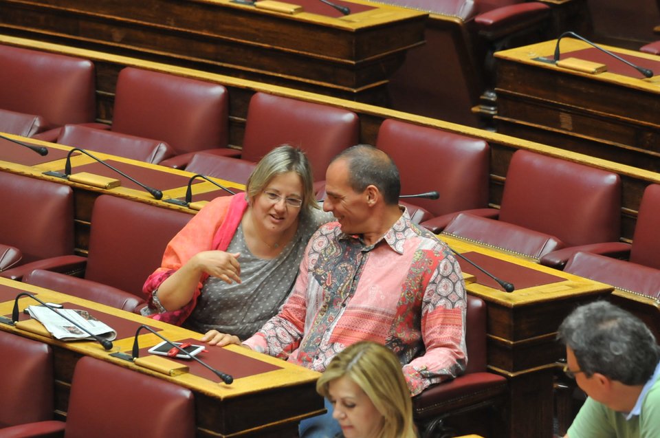Ex-finance minister Yanis Varoufakis in an 'extremely snazzy shirt' | iefimerida.gr 1
