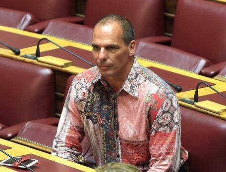 Ex-finance minister Yanis Varoufakis in an 'extremely snazzy shirt' | iefimerida.gr 0