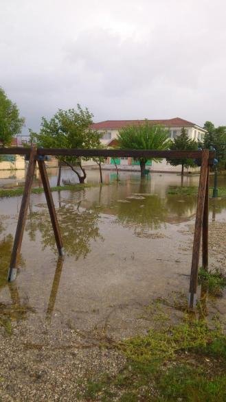 Φονική θεομηνία στην Ελλάδα: Ενας νεκρός, μια αγνοούμενη και ανυπολόγιστες ζημιές | iefimerida.gr 7