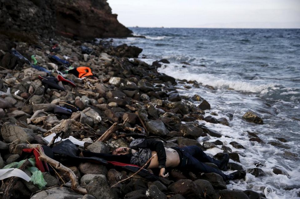 Reuters: Η ακτή των ονείρων και των εφιαλτών - Σκληρές εικόνες προσφύγων που φτάνουν στη Λέσβο | iefimerida.gr 2