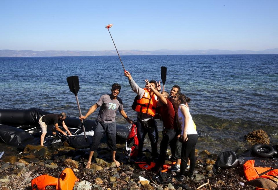 Reuters: Η ακτή των ονείρων και των εφιαλτών - Σκληρές εικόνες προσφύγων που φτάνουν στη Λέσβο | iefimerida.gr 5
