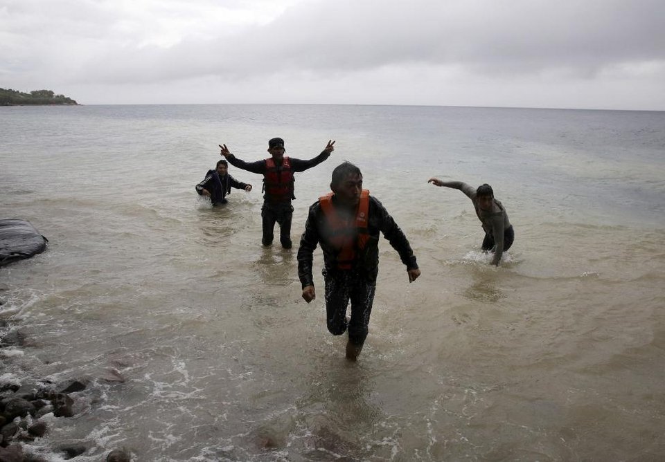 Reuters: Η ακτή των ονείρων και των εφιαλτών - Σκληρές εικόνες προσφύγων που φτάνουν στη Λέσβο | iefimerida.gr 6