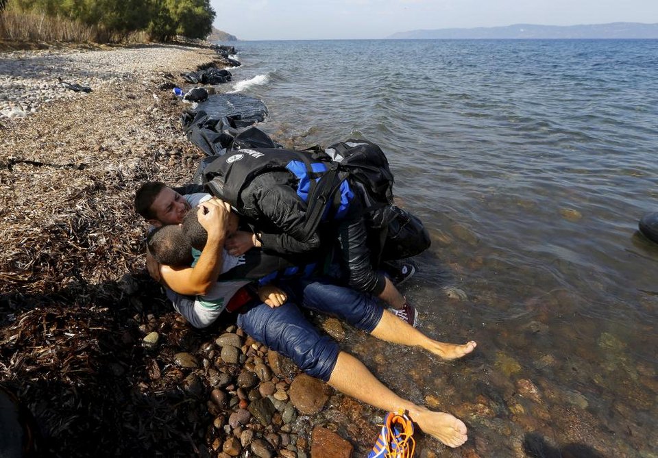 Reuters: Η ακτή των ονείρων και των εφιαλτών - Σκληρές εικόνες προσφύγων που φτάνουν στη Λέσβο | iefimerida.gr 7