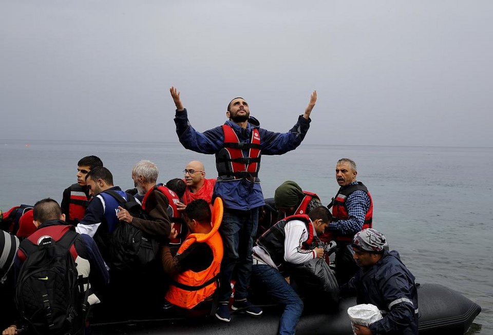 Reuters: Η ακτή των ονείρων και των εφιαλτών - Σκληρές εικόνες προσφύγων που φτάνουν στη Λέσβο | iefimerida.gr 0