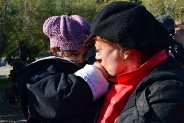 Για Νόμπελ Ειρήνης: Η 85χρονη γιαγιά από τη Συκαμνιά, ο 40χρονος ψαράς και η Σούζαν Σάραντον | iefimerida.gr 2