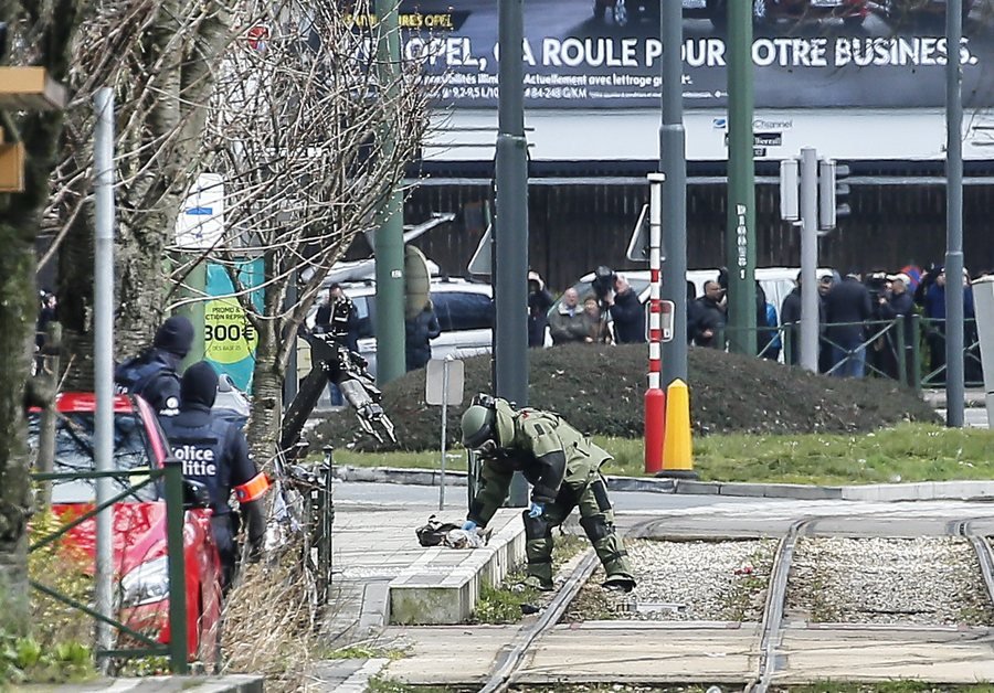 Εκρήξεις και πυροβολισμοί στις Βρυξέλλες σε έφοδο της αστυνομίας -Σύλληψη υπόπτου | iefimerida.gr 3
