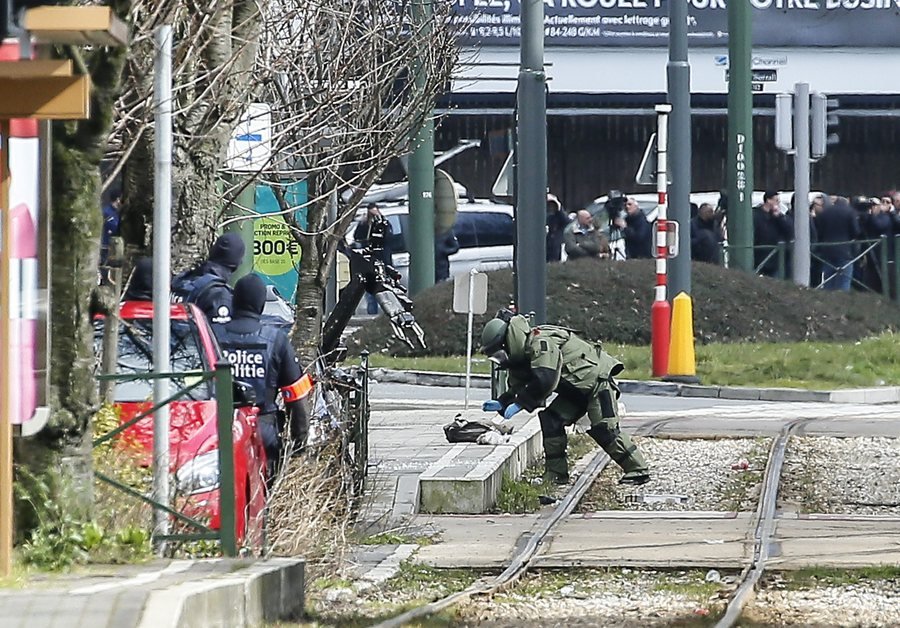 Εκρήξεις και πυροβολισμοί στις Βρυξέλλες σε έφοδο της αστυνομίας -Σύλληψη υπόπτου | iefimerida.gr 4