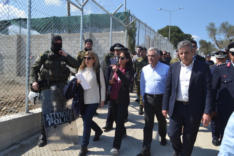 Οι πρόσφυγες σε Λέσβο και Χίο αποδοκίμασαν Τόσκα και ΑΝΥΠΕΞ των ΗΠΑ | iefimerida.gr 0
