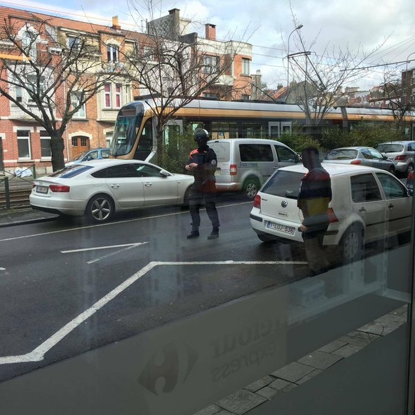 Εκρήξεις και πυροβολισμοί στις Βρυξέλλες σε έφοδο της αστυνομίας -Σύλληψη υπόπτου | iefimerida.gr 2