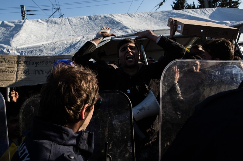 Εκκενώνεται η Ειδομένη: Αναχώρησαν 6 λεωφορεία με πρόσφυγες | iefimerida.gr 5