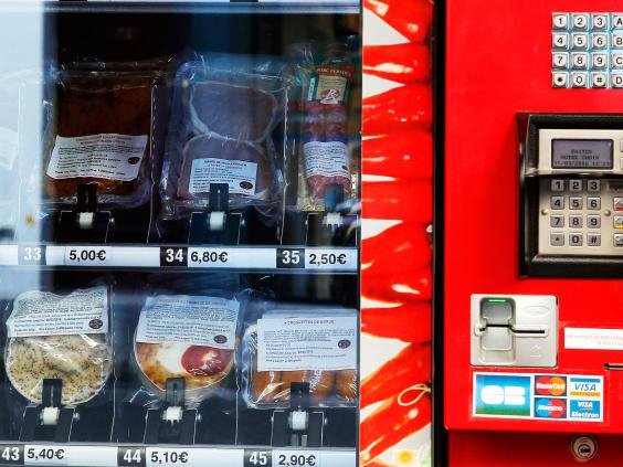Σε λειτουργία ο πρώτος αυτόματος πωλητής κρέατος στο Παρίσι -Αεροστεγη πακέτα όλο το 24ωρο | iefimerida.gr 1