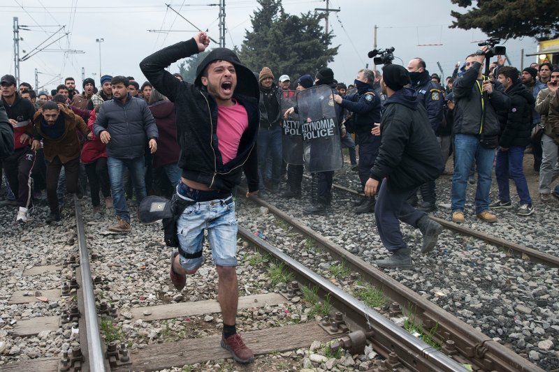Γερμανικά ΜΜΕ:Η Αθήνα χάνει τον έλεγχο των προσφύγων -Θα υπάρξουν νεκροί | iefimerida.gr 6